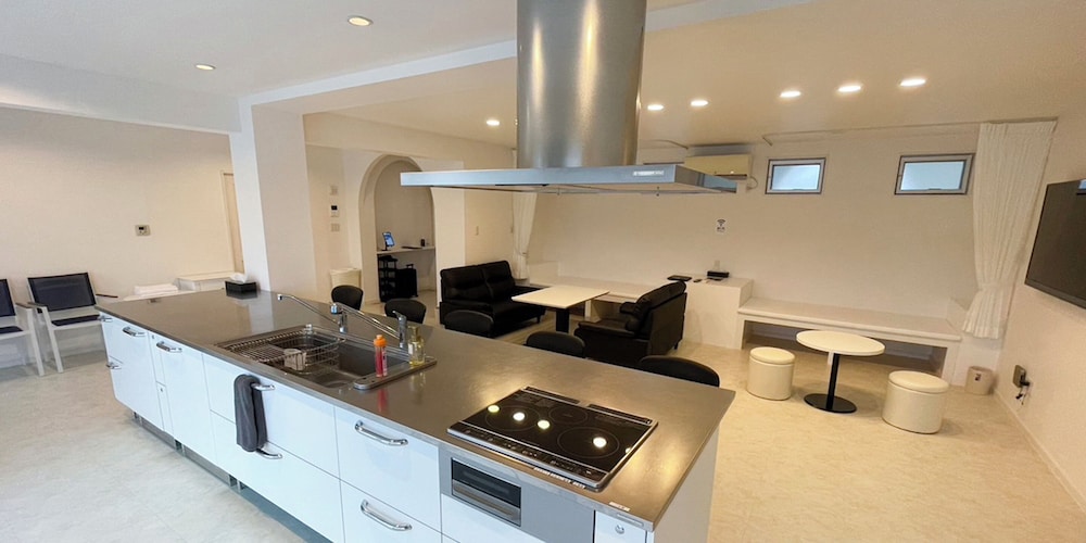 デラックス ルーム 専用キッチン5 | ブルーシャローズ恩納村リゾート