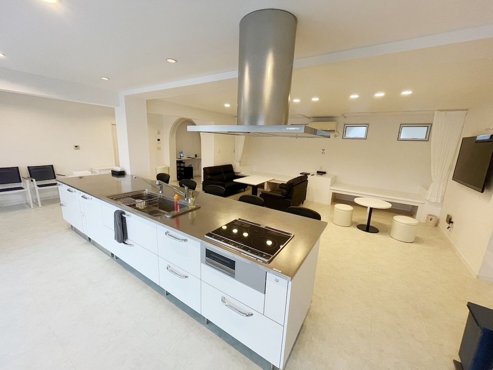 デラックス ルーム 専用キッチン2 | ブルーシャローズ恩納村リゾート