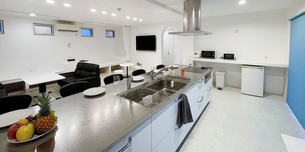 デラックス ルーム 専用キッチン10 | ブルーシャローズ恩納村リゾート