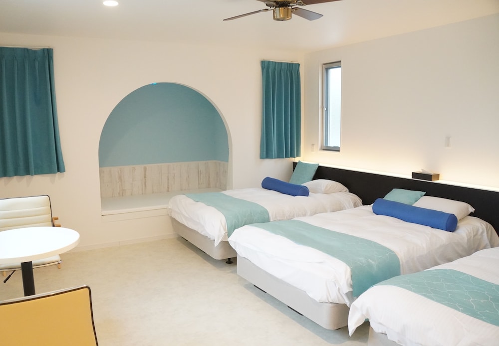 デラックス ルーム 客室2 | ブルーシャローズ恩納村リゾート