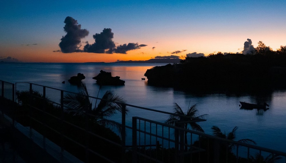 デラックス ルーム 客室19 | ブルーシャローズ恩納村リゾート