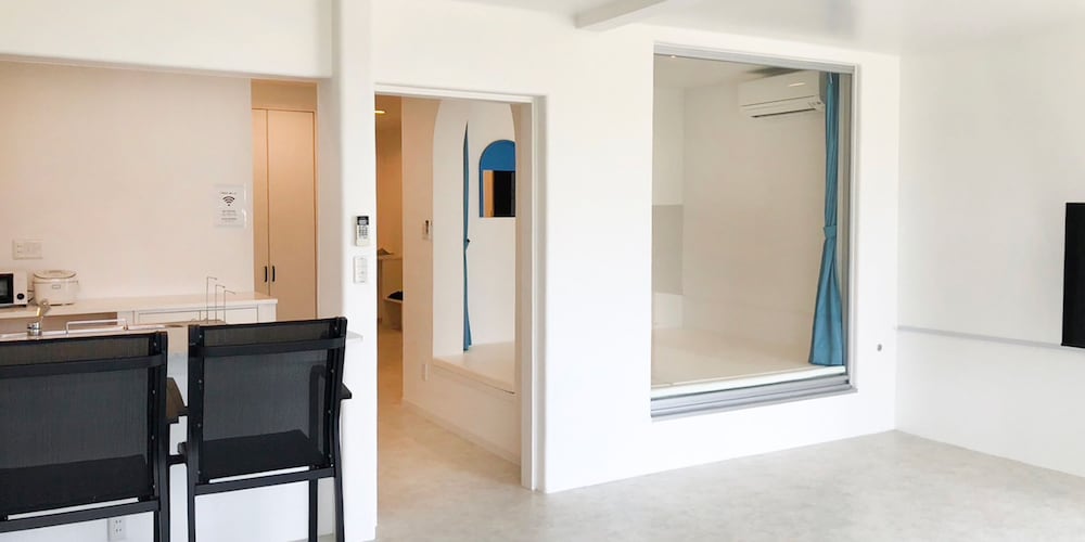 デラックス ルーム リビング エリア6 | ブルーシャローズ恩納村リゾート