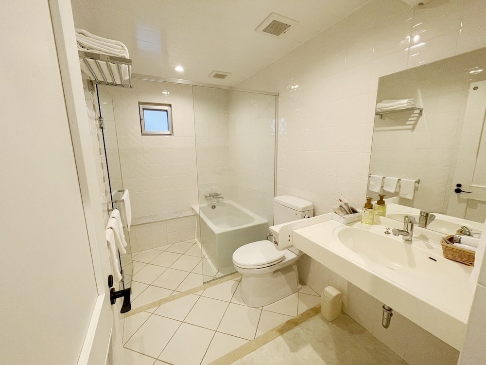 デラックス ルーム バスルーム0 | ブルーシャローズ恩納村リゾート