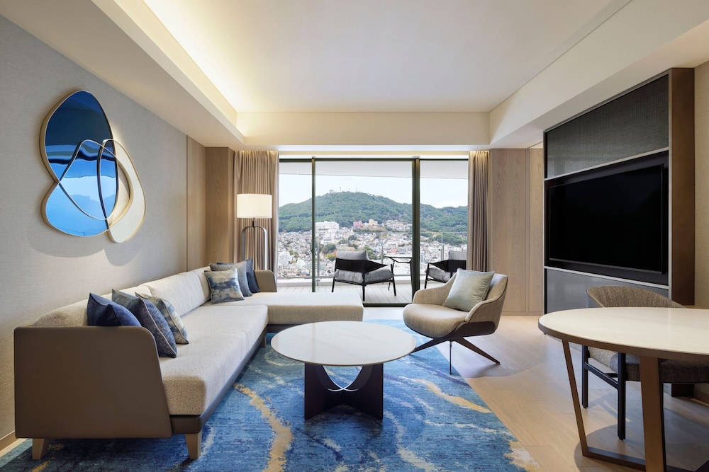 クラブ スイート 1 ベッドルーム 禁煙 客室4 | 長崎マリオットホテル