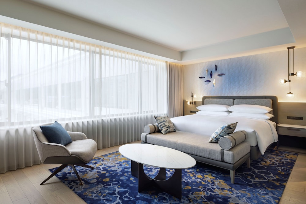 エグゼクティブ ルーム キングベッド 1 台 ラウンジ0 | 長崎マリオットホテル