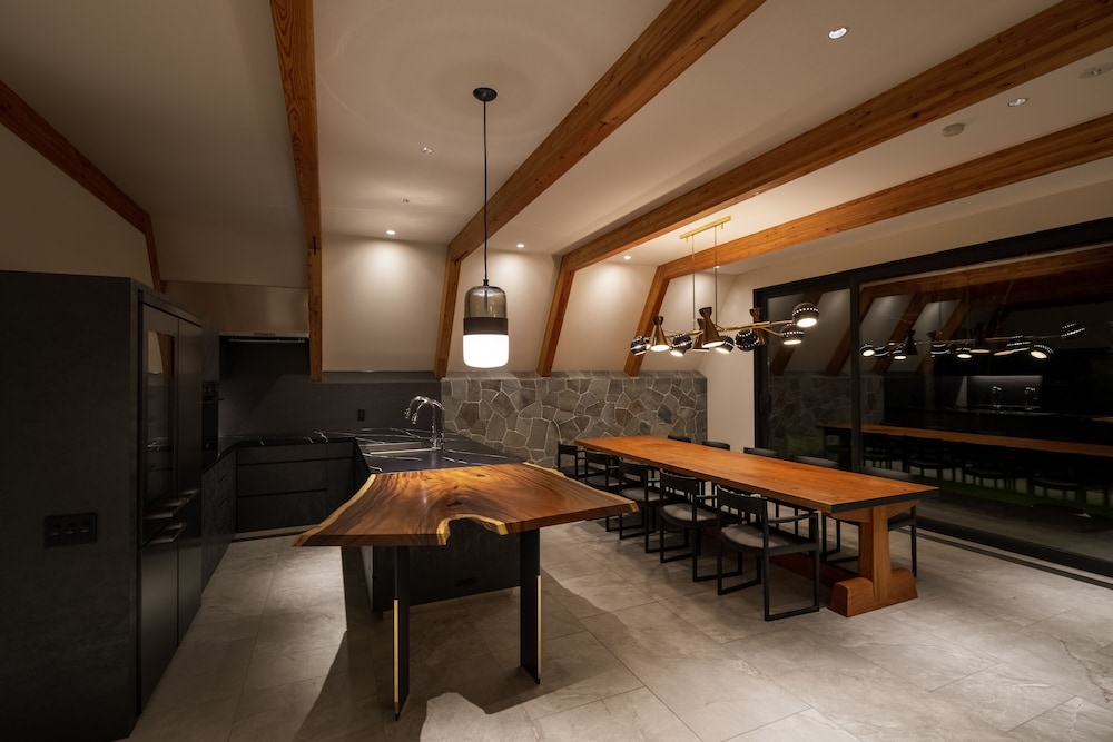 ラグジュアリー コンドミニアム リビング エリア7 | KANOLLY resorts HAKUBA