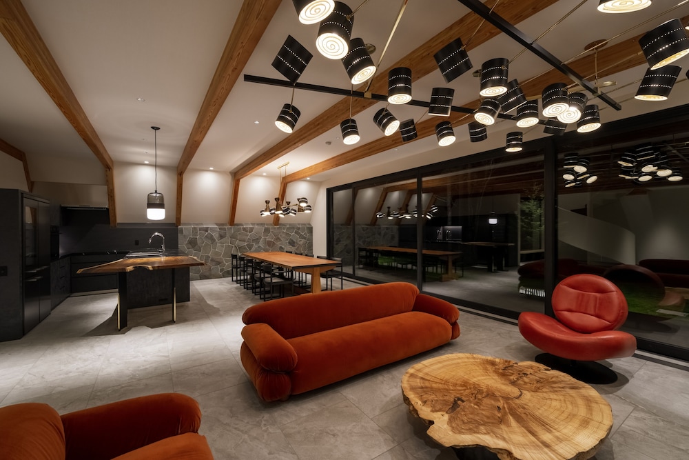 ラグジュアリー コンドミニアム リビング エリア6 | KANOLLY resorts HAKUBA