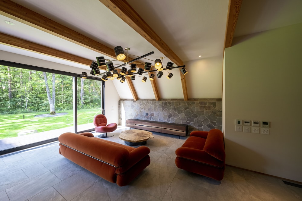 ラグジュアリー コンドミニアム リビング エリア3 | KANOLLY resorts HAKUBA