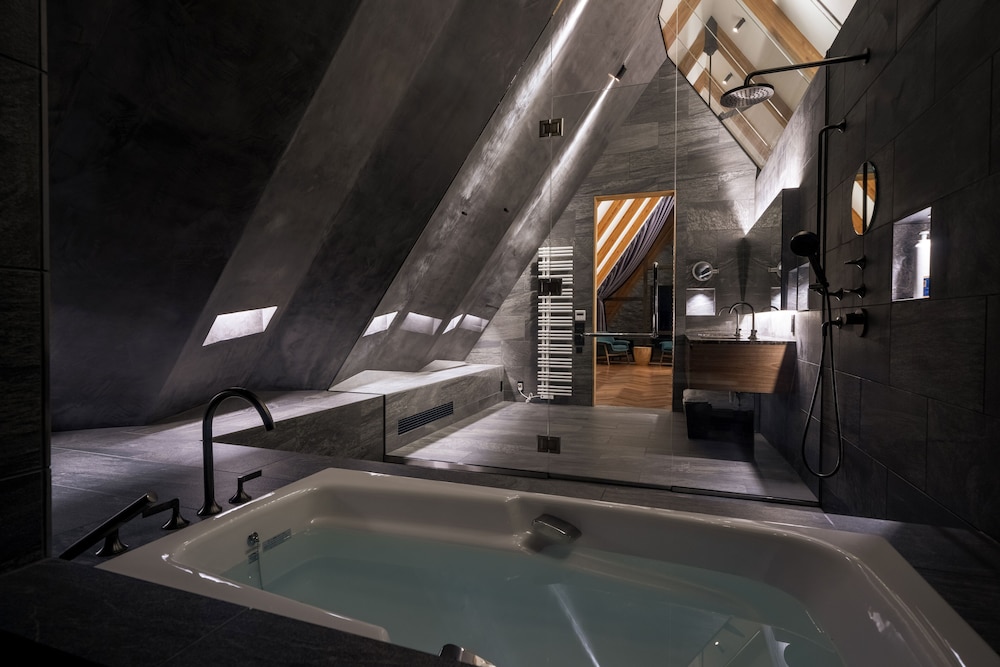 ラグジュアリー コンドミニアム バスルーム2 | KANOLLY resorts HAKUBA