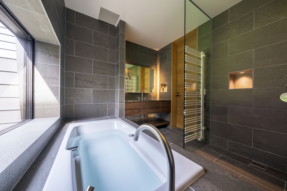 ラグジュアリー コンドミニアム バスルーム4 | KANOLLY resorts HAKUBA