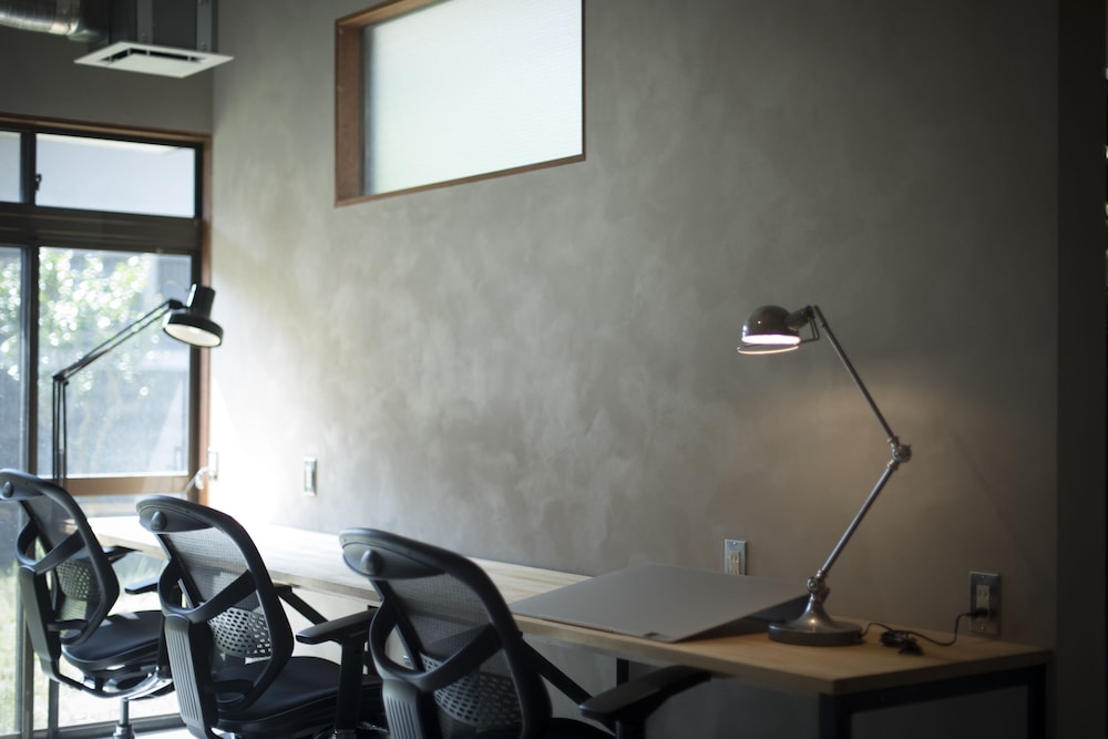 コンフォート ツインルーム 室内のビジネス センター0 | アミーゴハウス