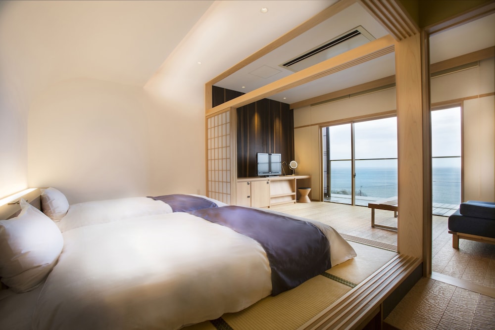 オーシャンビュー 和洋室10畳 禁煙 さざ波 -sazanami- 客室3 | 間人温泉 炭平