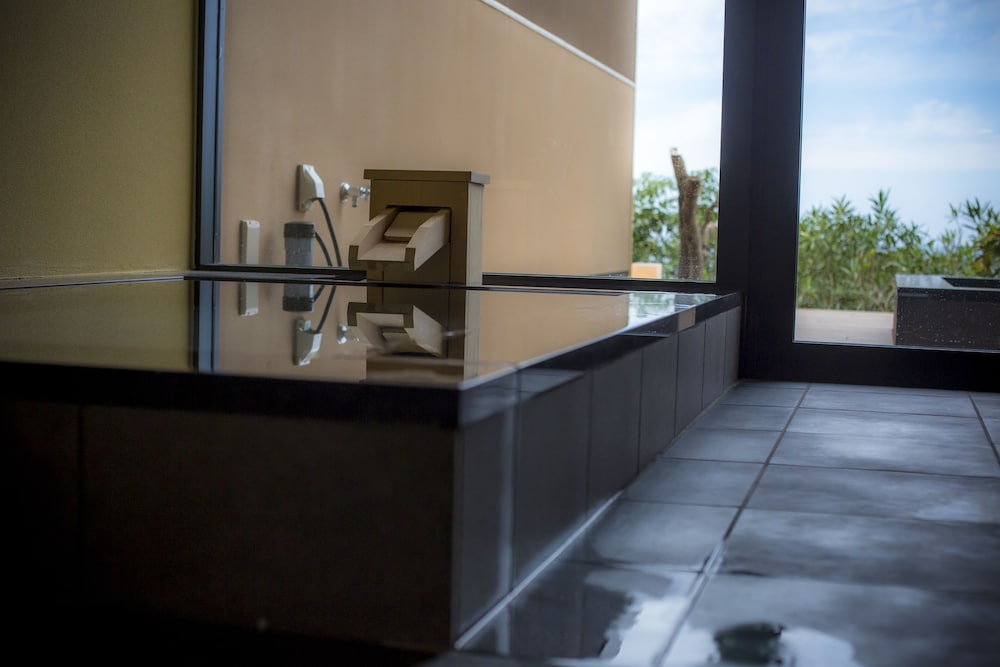 オーシャンパノラマビュー露天風呂付き離れ特別室 禁煙 光芒峰 -koubouhou- バスルーム2 | 間人温泉 炭平