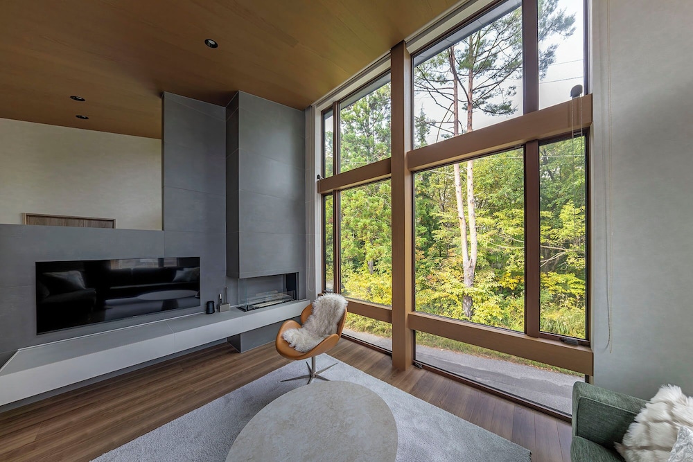 ラグジュアリー シャレー リビング エリア2 | シャレー インフィニティ