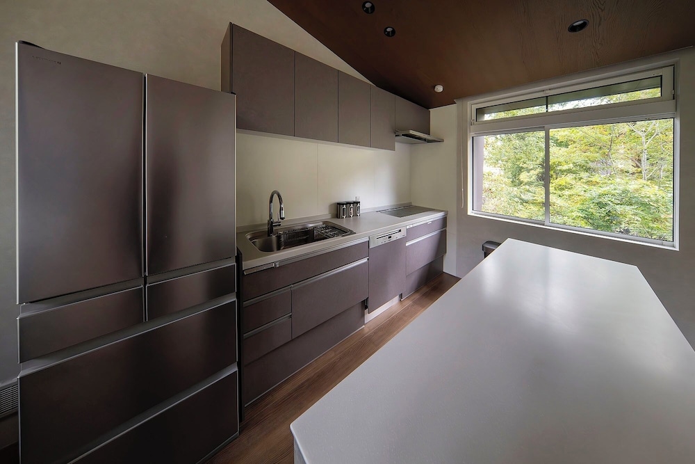 ラグジュアリー シャレー 専用キッチン1 | シャレー インフィニティ