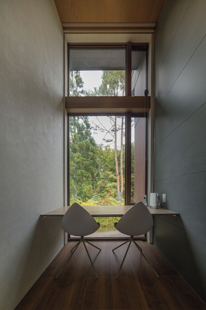 ラグジュアリー シャレー リビング エリア4 | シャレー インフィニティ