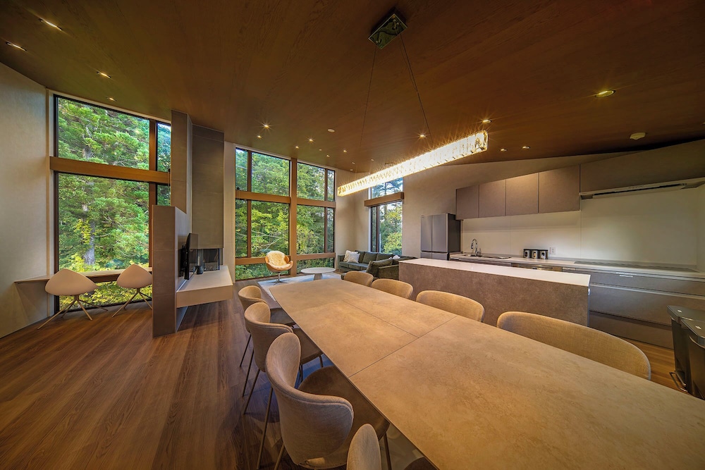 ラグジュアリー シャレー リビング エリア3 | シャレー インフィニティ