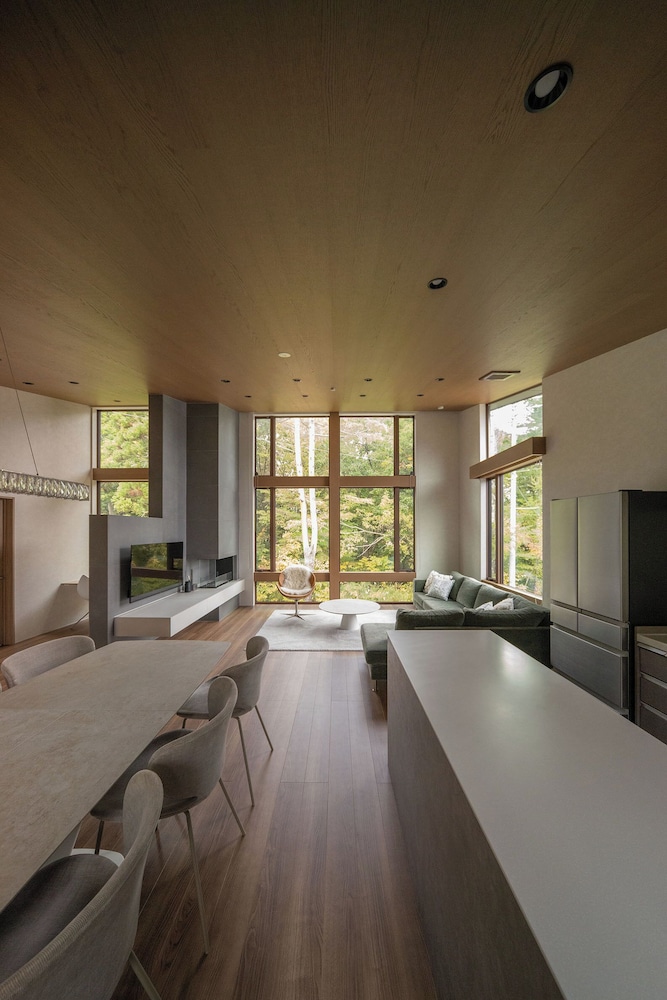 ラグジュアリー シャレー リビング エリア0 | シャレー インフィニティ