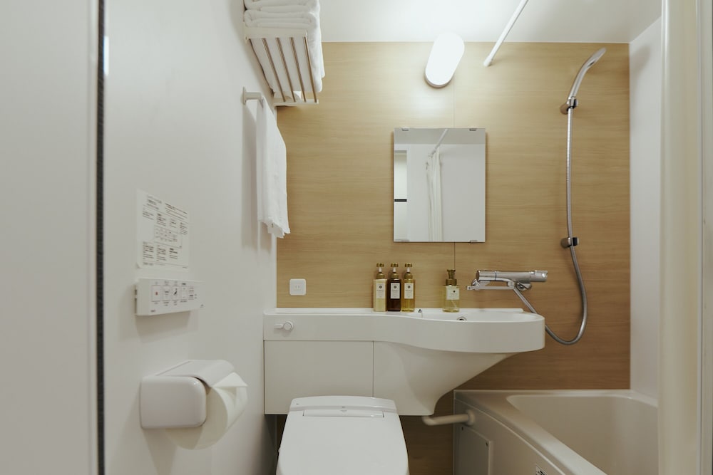 ツインルーム バスルーム1 | R Hotel Kansai Airport