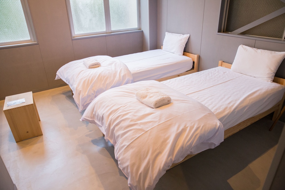 スタンダード ツインルーム トイレ付き 客室1 | Hostel STAND BY ME