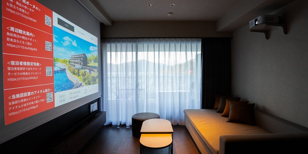 2ダブルベッド+ソファ/ ペット不可 5名定員 禁煙 リビング エリア2 | Rakuten STAY FUJIMI TERRACE 箱根芦ノ湖　