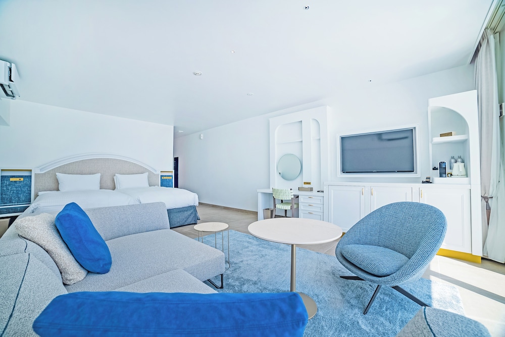 デラックス ルーム バリアフリー 禁煙 客室2 | サントリーニ　HOTEL&VILLAS　宮古島