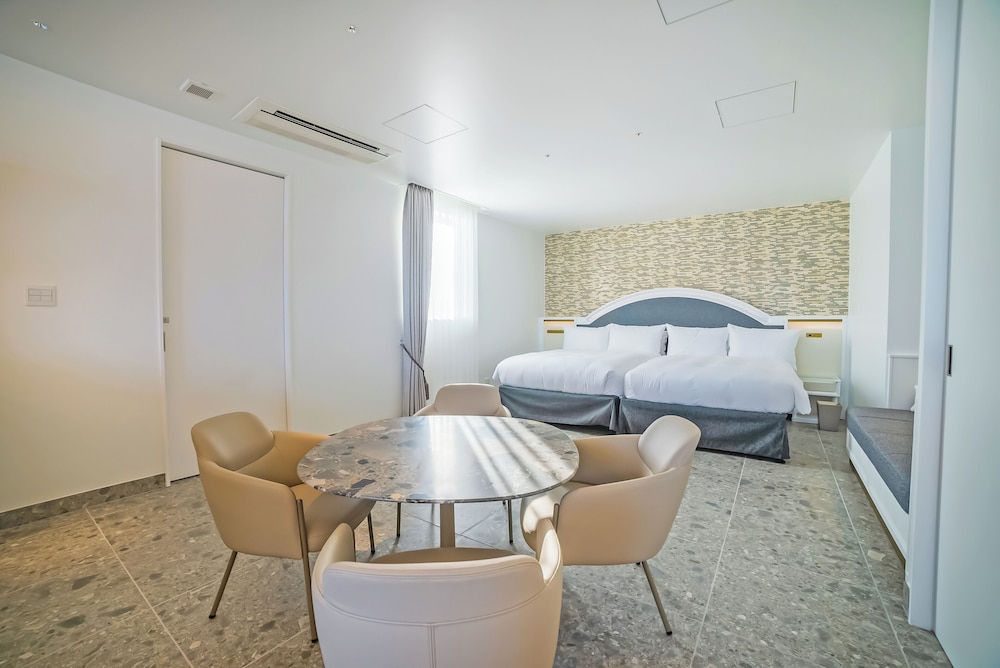 ロイヤル スイートA 禁煙 ジェットバス 客室2 | サントリーニ　HOTEL&VILLAS　宮古島