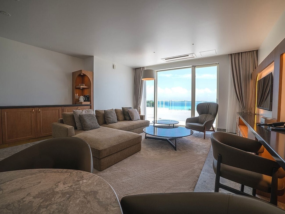 ロイヤル スイートB 禁煙 客室2 | サントリーニ HOTEL&VILLAS 宮古島