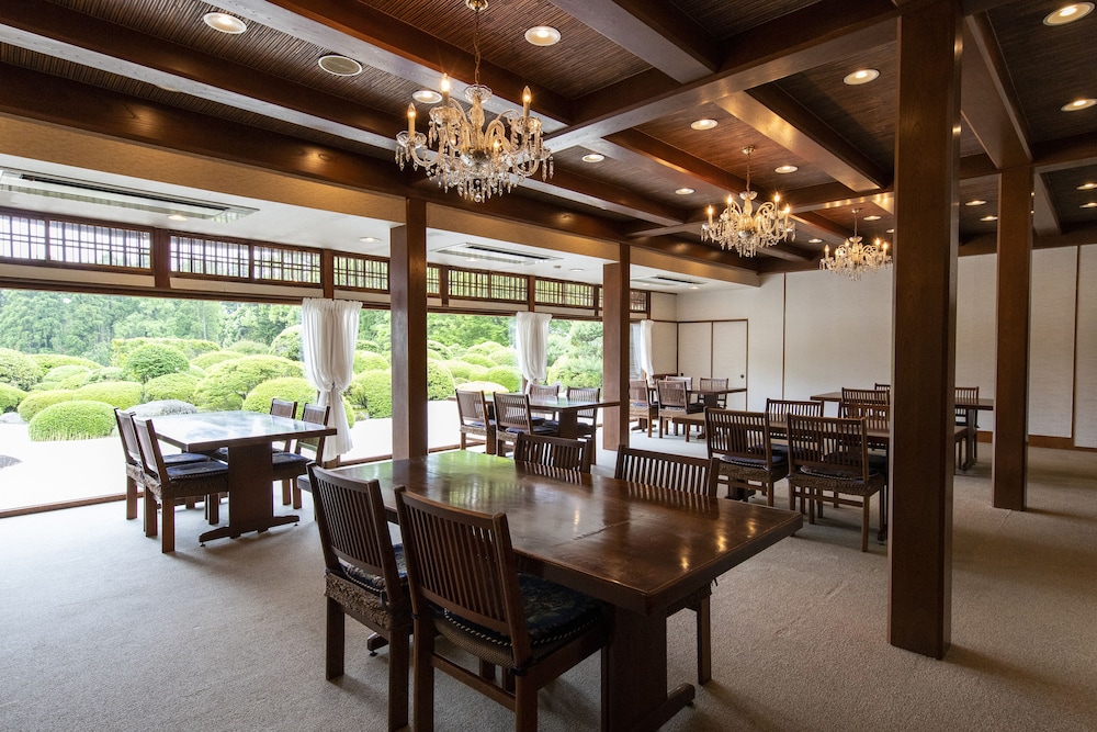 レストラン1 | Sport & Do Resort リソルの森