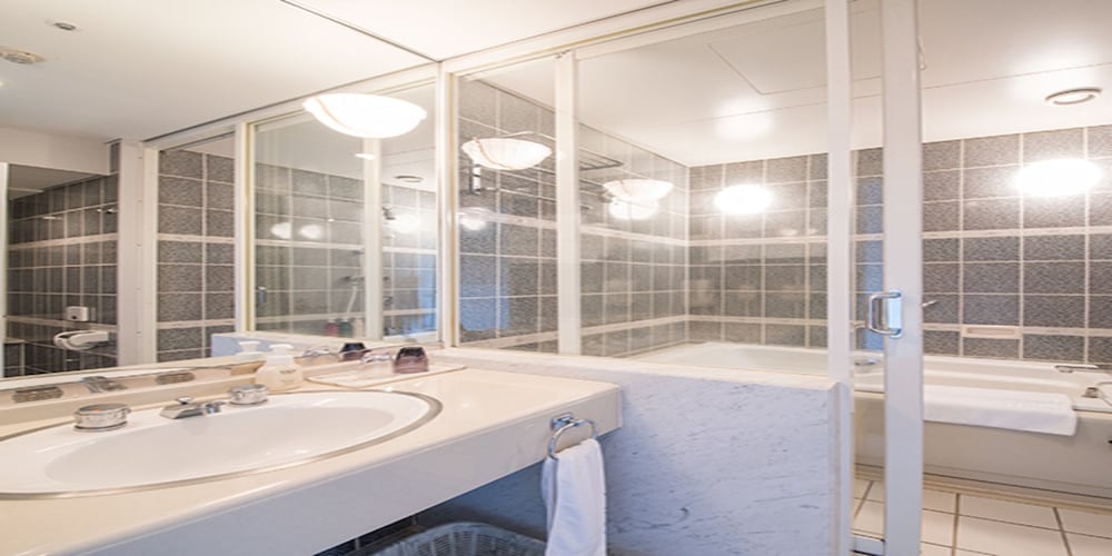 スーペリア ツインルーム バスルーム0 | Sport & Do Resort リソルの森