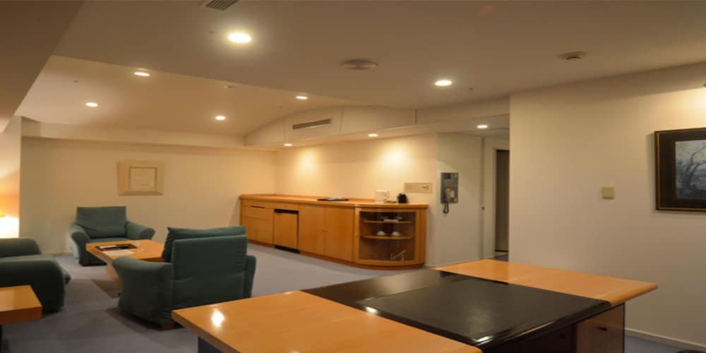 スーペリア ツインルーム リビング エリア0 | Sport & Do Resort リソルの森