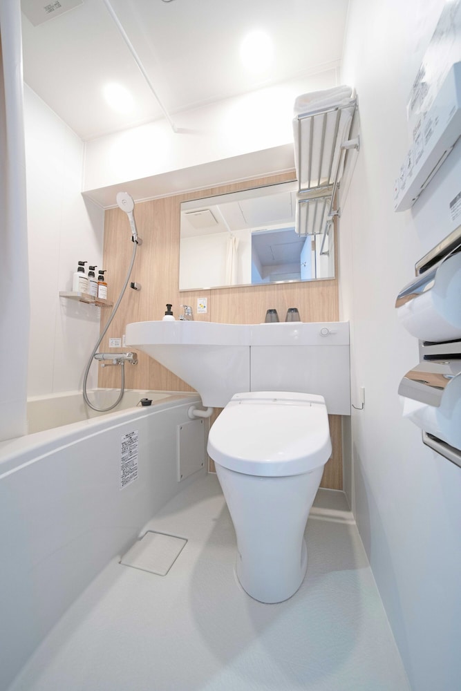 ダブルルーム バスルーム1 | Hop Inn Tokyo Ueno