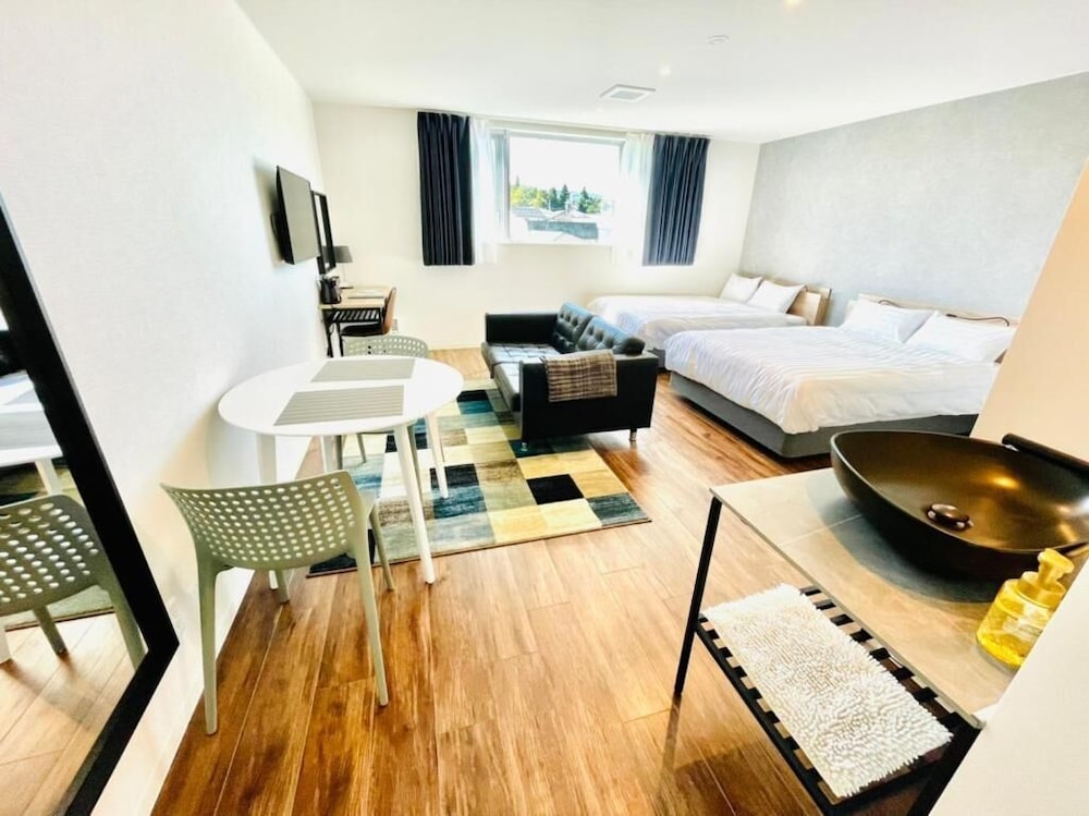 デラックスファミリールーム 富士山ビュー(禁煙) 客室2 | Megu Fuji 2021