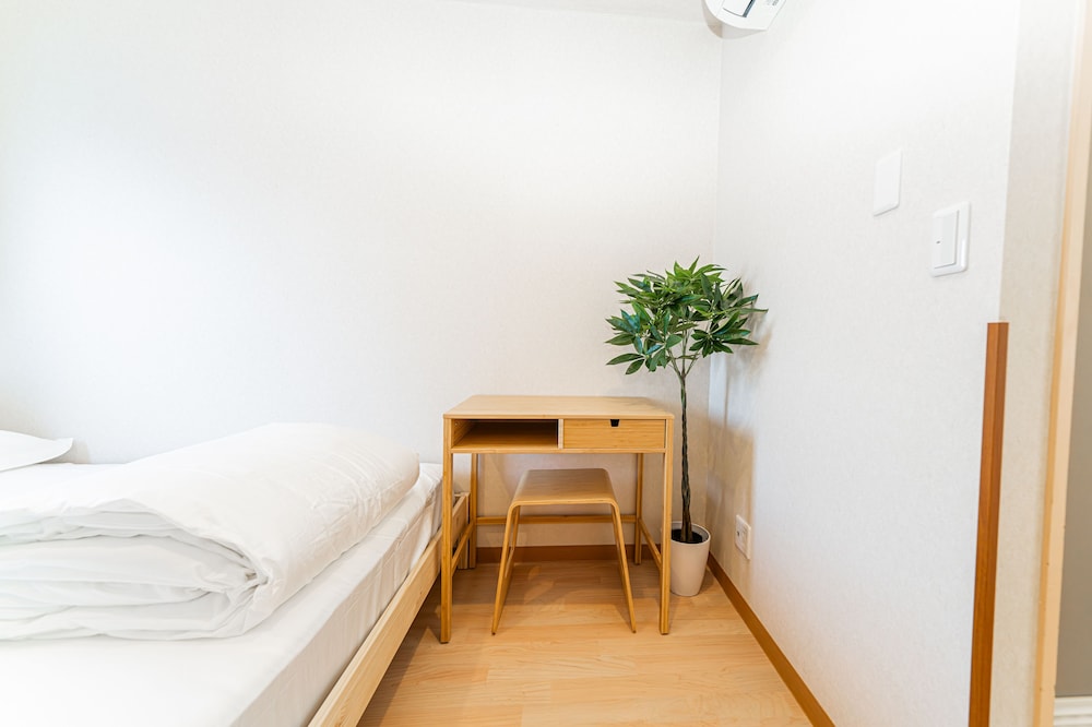 ビジネス ダブルルーム ダブルベッド 1 台 禁煙 専用バスルーム (22時以降のチェックイン不可) 客室の設備とサービス0 | E JOY INN 東日暮里店