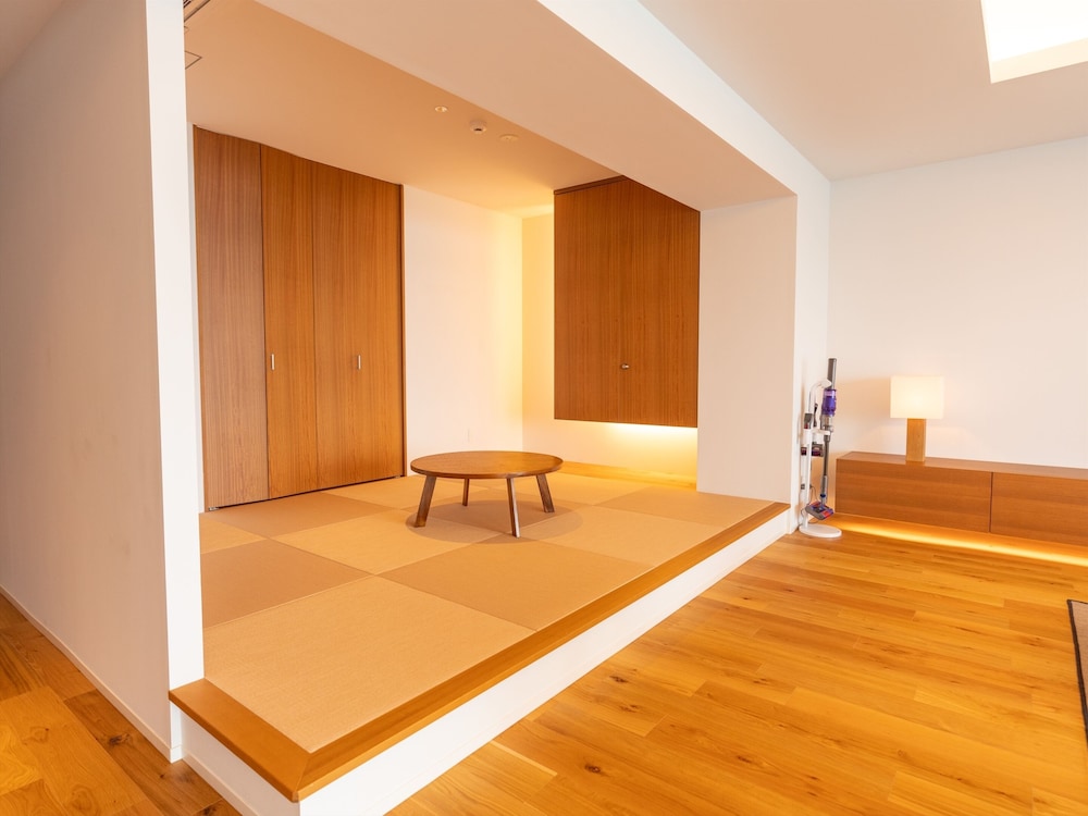 ラグジュアリープールヴィラ 禁煙 客室内のダイニングエリア0 | プールヴィラ 古宇利島 by コルディオスマートリゾート