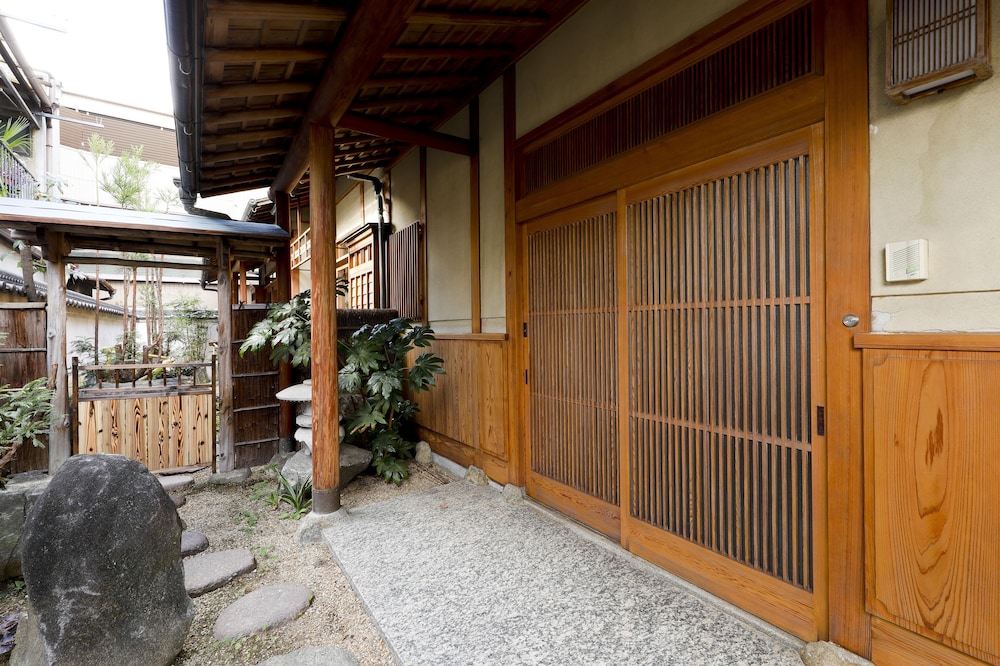 施設の正面1 | 庭之宿 新大阪日本庭園の家 -Residence inn Niwanoyado- 施設の正面1 | 庭之宿 新大阪日本庭園の家 -Residence inn Niwanoyado-