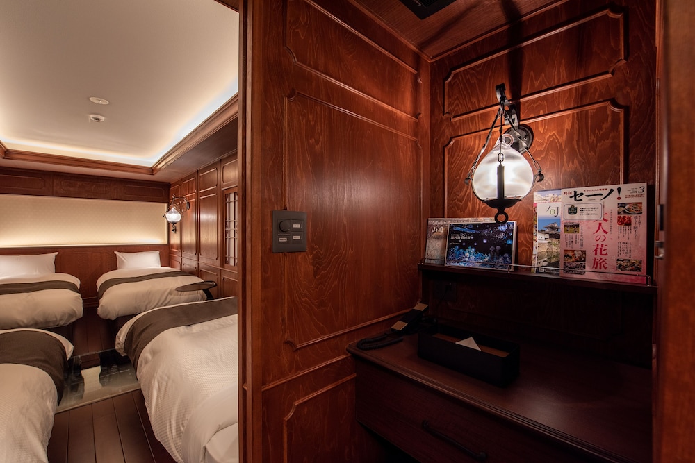 SEKIREI (Stay in a train) 禁煙 客室3 | 汽車ポッポ食堂と民宿