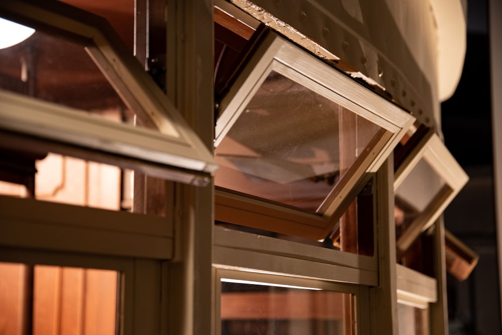 SEKIREI (Stay in a train) 禁煙 客室6 | 汽車ポッポ食堂と民宿