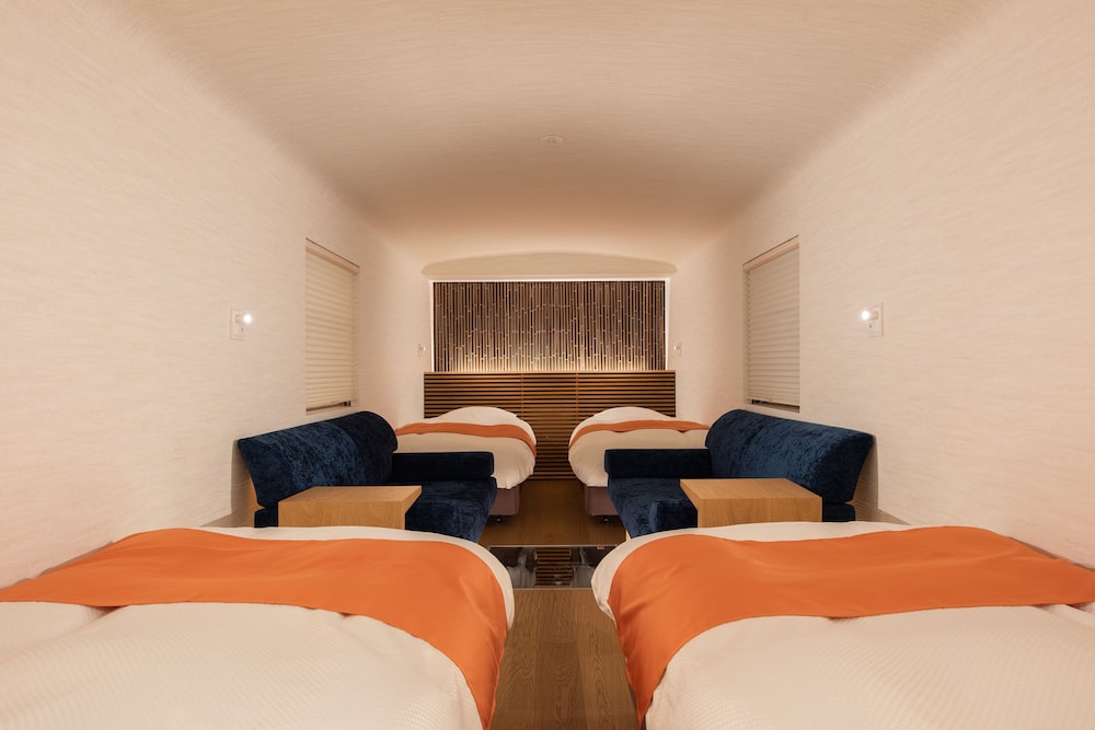 SHIOKAZE (Stay in a train) 禁煙 客室4 | 汽車ポッポ食堂と民宿