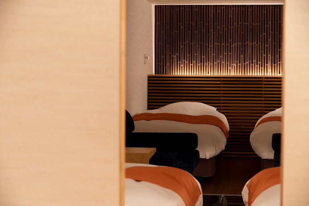 SHIOKAZE (Stay in a train) 禁煙 客室6 | 汽車ポッポ食堂と民宿