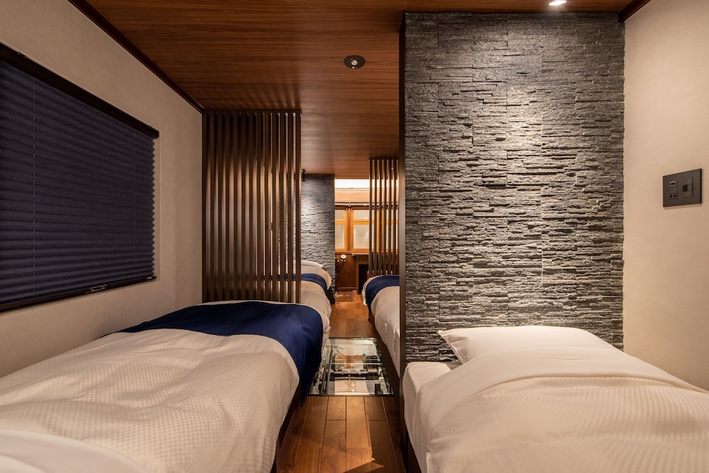 KAWASEMI (Stay in a train) 禁煙 客室4 | 汽車ポッポ食堂と民宿