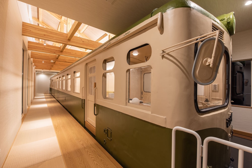 SHIOKAZE (Stay in a train) 禁煙 客室1 | 汽車ポッポ食堂と民宿