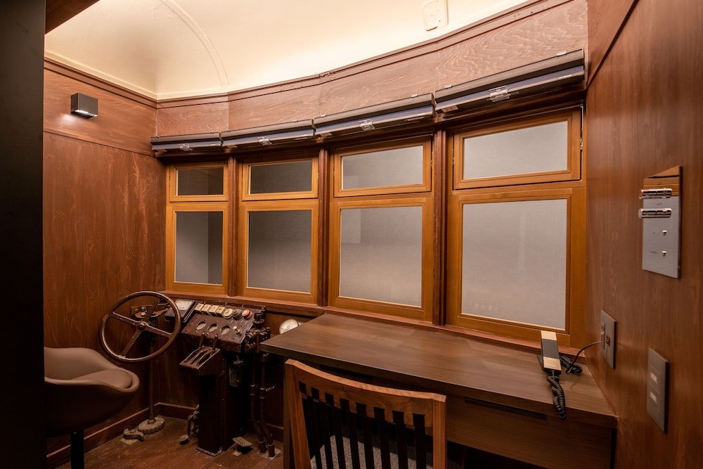 KAWASEMI (Stay in a train) 禁煙 客室6 | 汽車ポッポ食堂と民宿