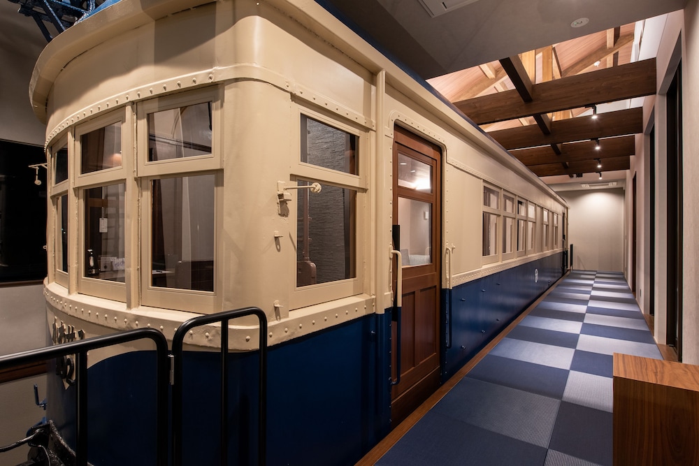 KAWASEMI (Stay in a train) 禁煙 客室3 | 汽車ポッポ食堂と民宿