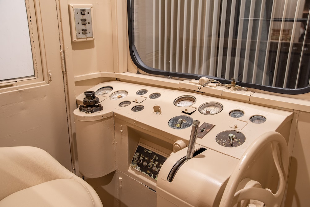 SHIOKAZE (Stay in a train) 禁煙 客室7 | 汽車ポッポ食堂と民宿