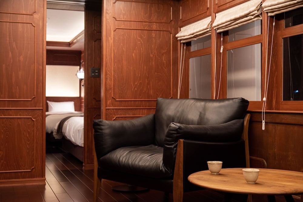 SEKIREI (Stay in a train) 禁煙 客室8 | 汽車ポッポ食堂と民宿