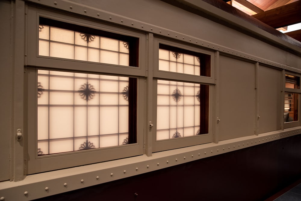 SEKIREI (Stay in a train) 禁煙 客室5 | 汽車ポッポ食堂と民宿