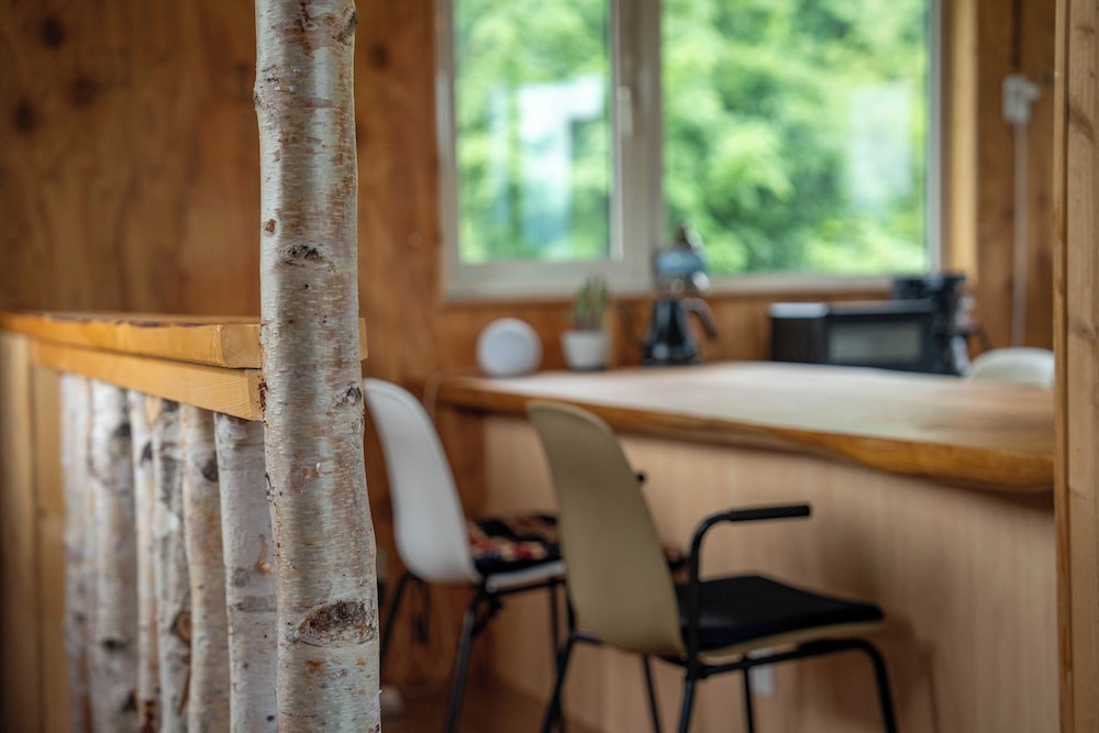 クラシック ヴィラ 客室内のダイニングエリア3 | IWANKE