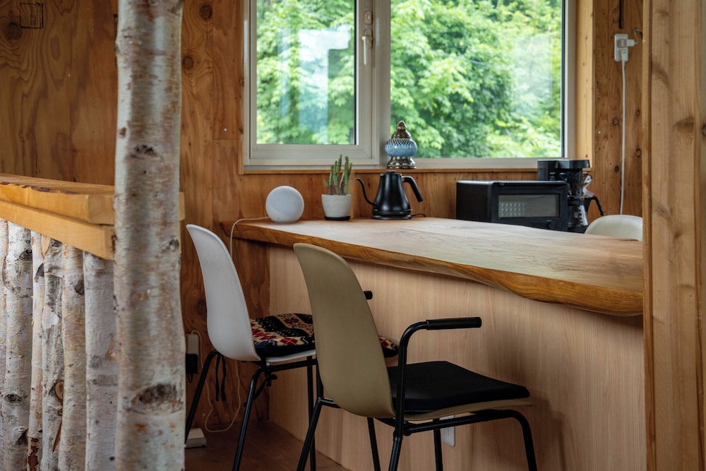 クラシック ヴィラ 客室内のダイニングエリア4 | IWANKE