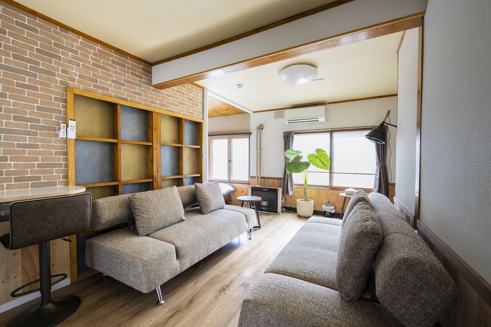 ベーシック ルーム リビング エリア1 | YADOt Inn OTARU